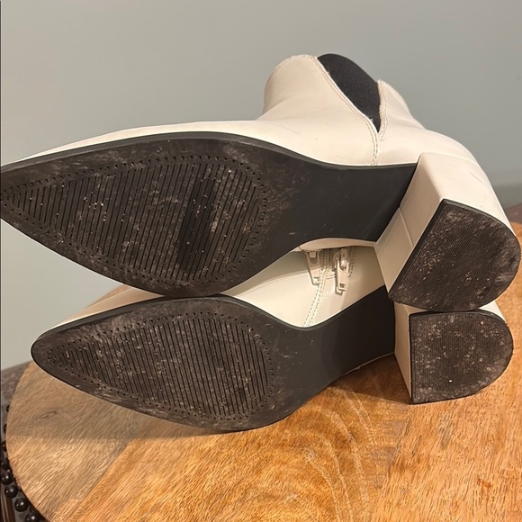 Madden Girl Wink Snip-Toe Sock Booties Faux Leather White Smooth Size 9m - Picture 6 of 7